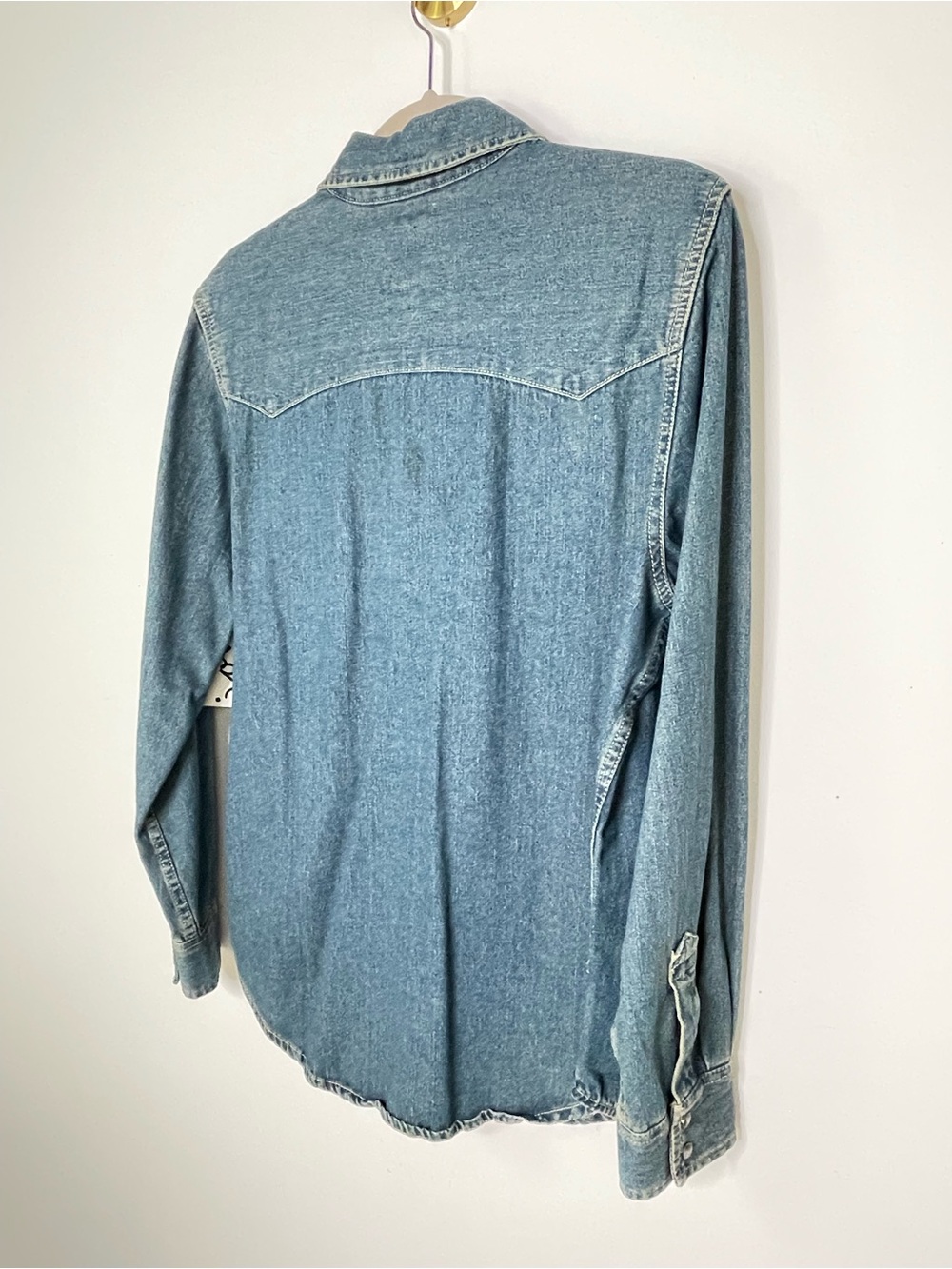 Boho Western | Levi's Yoke Denim Shirt | Bronze Swirl Snap Button | Medium Wash - Picture 11 of 13